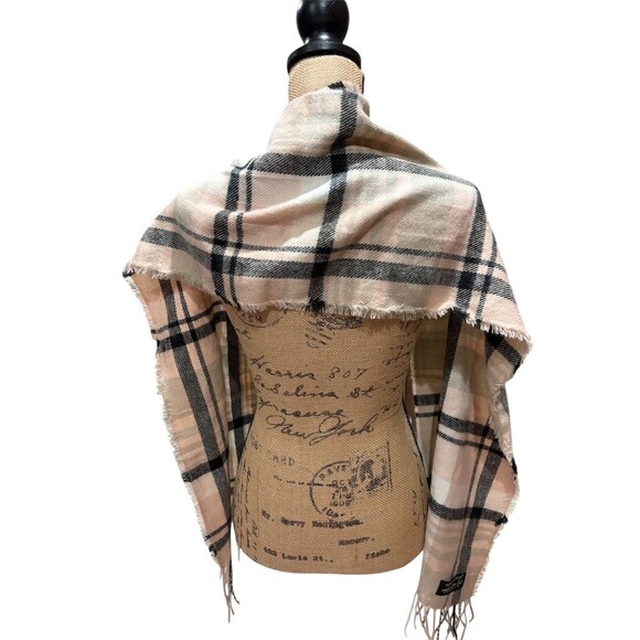 Simply Southern Shawl Wrap Womens Pink Cream Black Plaid Fringe Soft - Picture 3 of 6